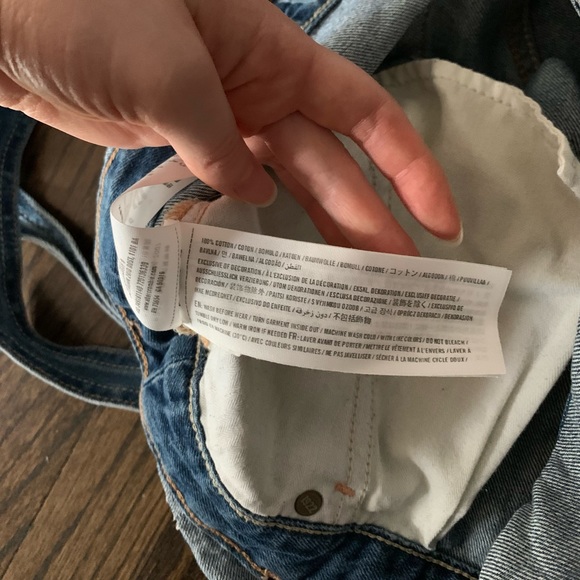 Good condition Hollister Overall Shorts Denim Destroyed Size Small Women’s - Picture 9 of 10